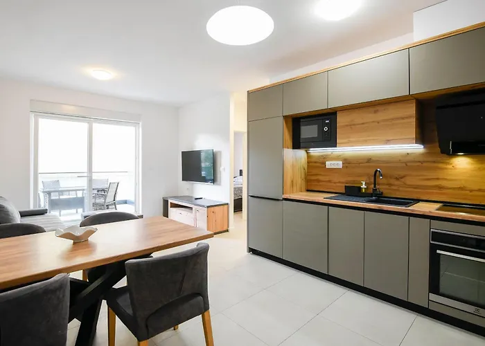 Compass Luxury דירה