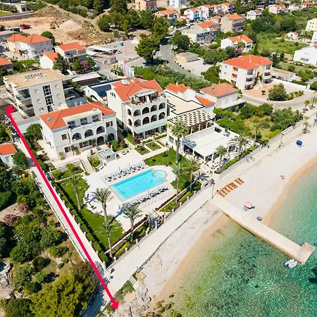 Compass Luxury